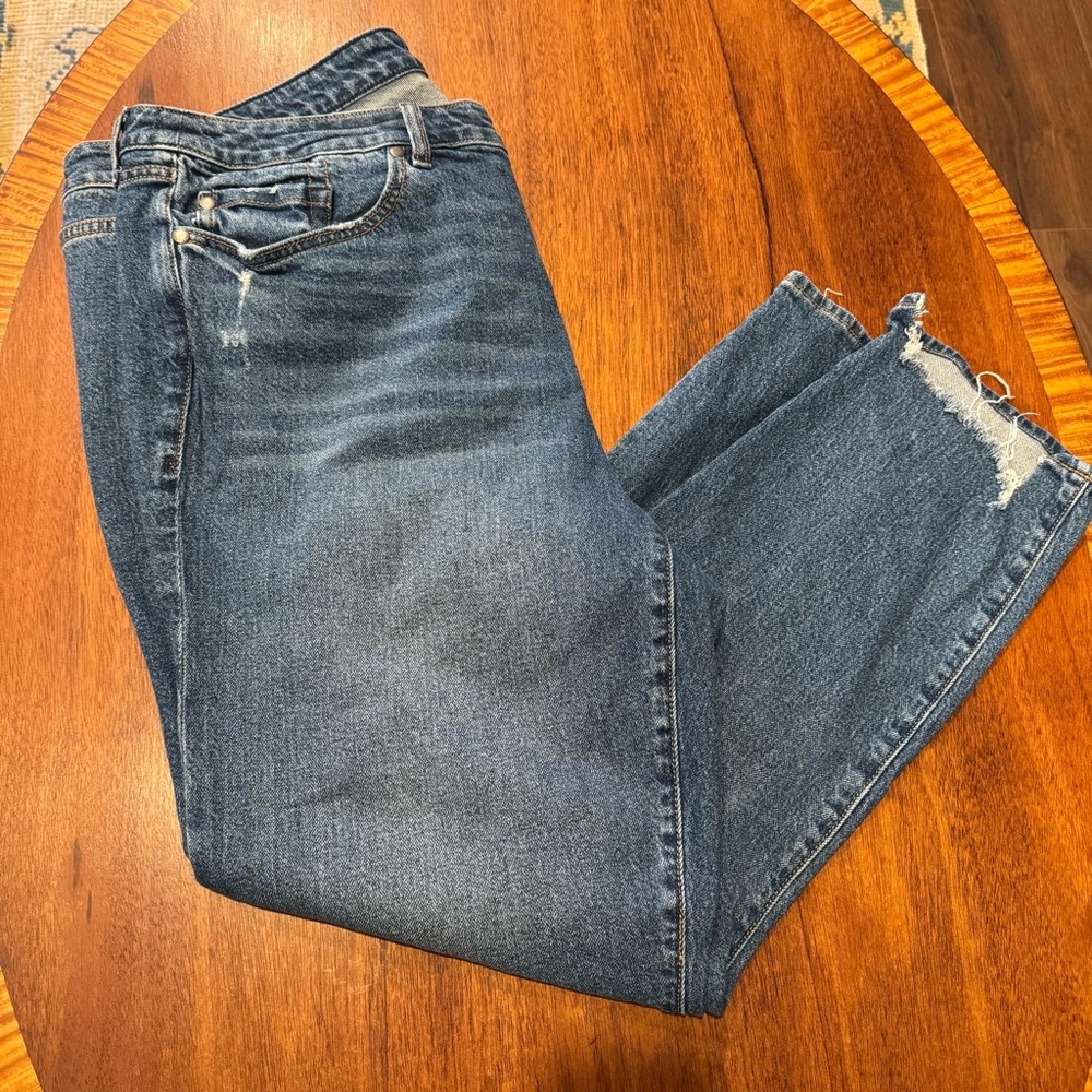 Torrid‎ Classic Denim High Rise Straight Artisan Hem Jeans Mild Distressing 18T - Picture 10 of 12